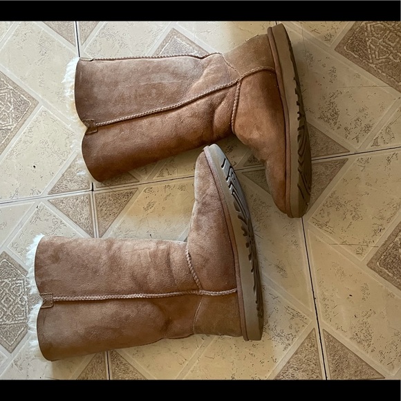 UGG Bailey Button Triplet Boot - Picture 2 of 8
